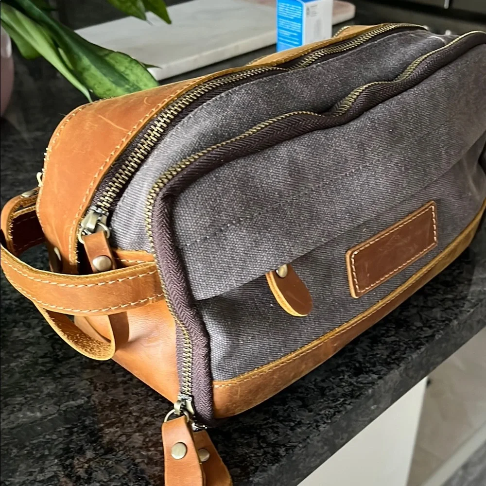 🍾🥂Host pick🎉NWOT waxed canvas & leather Men's toiletry Bag - Picture 6 of 10